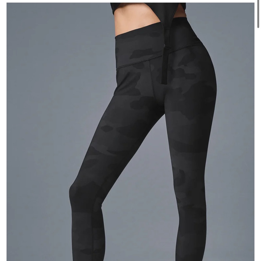 Alo yoga high waisted camo legging size XS - vapor